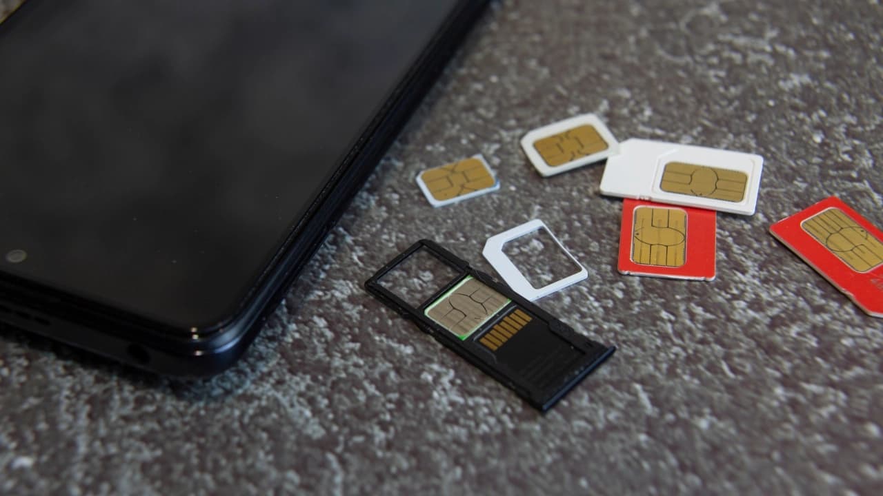 กสทช. เตือนประชาชนรับจ้างเปิด "ซิมม้า" โทษหนักจำคุกสูงสุด 3 ปี ปรับถึง 3 แสนบาท